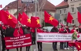 Cộng đồng người Việt tại Đức tuần hành phản đối Trung Quốc