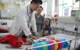 Số lượng bệnh nhi gia tăng do nắng nóng