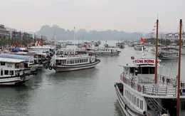 Hàng nghìn lượt du khách "xông đất" Đà Nẵng và Vịnh Hạ Long
