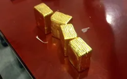 Hành khách nước ngoài vận chuyển tượng vàng qua đường hàng không