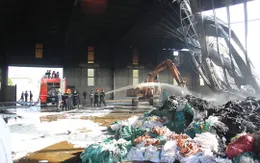 Vĩnh Long: Cháy lớn tại kho tái chế bao bì