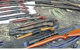 Bắt giữ khẩn cấp đường dây mua bán vũ khí xuyên quốc gia