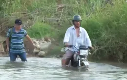 Nghề xe ôm “đánh cược” với tử thần ở khu đào đãi vàng