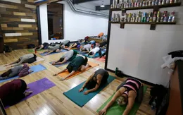 Trào lưu tập Yoga bia tại bang Floria, Mỹ
