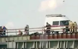 Nga: Xe bus lao xuống biển, 14 người thiệt mạng