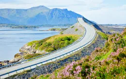 Khám phá những con đường đẹp như mơ bên biển