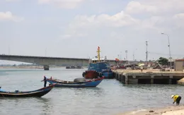 Cảng cá Cửa Tùng bị bồi lấp nghiêm trọng