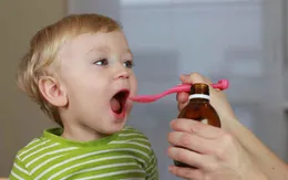 4 lưu ý khi sử dụng kháng sinh cho trẻ