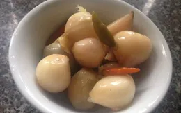 Cẩn thận với những dụng cụ dùng để muối dưa hành