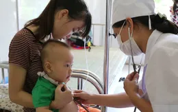 Dấu hiệu trẻ bị viêm đường hô hấp khi giao mùa