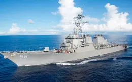 Tàu chiến Mỹ va chạm tàu chở dầu tại Singapore, ít nhất 10 thủy thủ mất tích