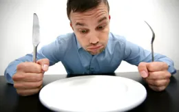 7 ảnh hưởng sức khỏe bạn phải đối diện nếu nhịn ăn thường xuyên