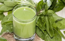 Xử lý hiệu quả chứng táo bón với rau bina và dầu ô liu