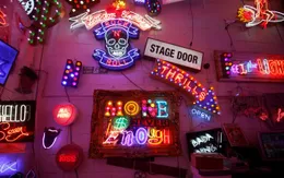 Quán cà phê rực rỡ sắc màu tại Anh