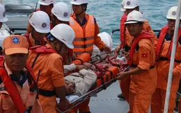Kịp thời đưa ngư dân bị nạn trên biển về bờ chữa trị