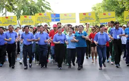 Hơn 5.000 người chạy vì sức khỏe quanh phố đi bộ Nguyễn Huệ, TP.HCM