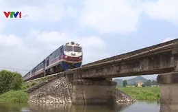 Hạ tầng đường sắt tồn tại hàng loạt "nút thắt"