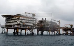 Nhóm ngân hàng thất thu do hàng hóa nguyên liệu rớt giá