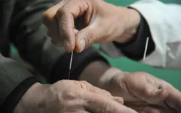 Trung Quốc tăng cường điều trị HIV/AIDS bằng y học cổ truyền