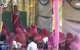 Lớp học dành cho các cụ già ham học tại vùng quê nghèo