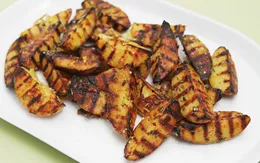 Bánh mỳ, khoai tây chế biến chuyển màu nâu có nguy cơ gây ung thư