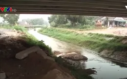 Đất đá từ đường cao tốc Đà Nẵng - Quảng Ngãi sạt xuống, kênh thủy lợi bị xé toạc nhiều đoạn