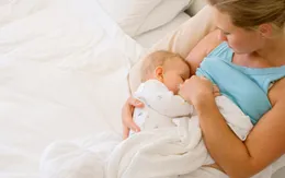 Nuôi con bằng sữa mẹ giúp cải thiện hành vi của trẻ