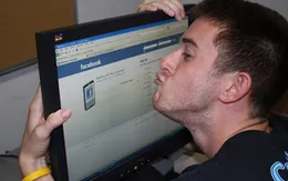Dấu hiệu cảnh báo nghiện Facebook tới mức phải đến gặp bác sĩ