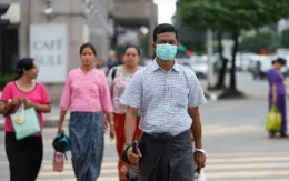 Đeo nhiều khẩu trang một lúc có phòng COVID-19 tốt hơn?
