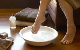 3 cách khử mùi đôi chân trong mùa mưa