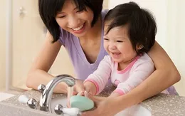 Những lưu ý phòng bệnh mùa hè cho trẻ