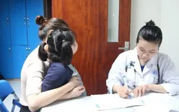 Tiêm hormon 'hãm' dậy thì sớm, cha mẹ đang tự hại con mình!