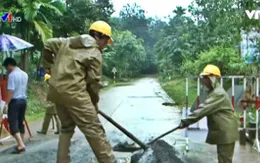 Quảng Ngãi ngày đêm khắc phục giao thông miền núi sau bão