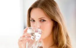 4 sai lầm thường gặp trong việc uống nước