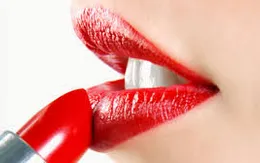Cần lưu ý những điểm gì để phòng ngộ độc chì do son môi?