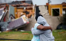 Bão kèm lốc xoáy gây thiệt hại nặng tại Mỹ