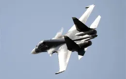 Chiến đấu cơ Trung Quốc chặn máy bay Mỹ trên biển Hoa Đông