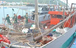 Cứu 7 ngư dân và tàu cá gặp nạn trên biển