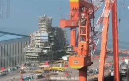 Trung Quốc hạ thủy tàu sân bay tự sản xuất đầu tiên
