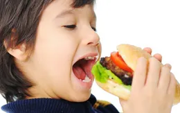 Không nên bồi bổ cho trẻ quá mức