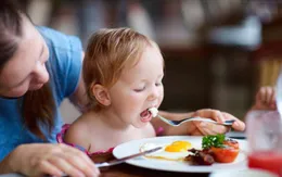 Vì sao nên cho trẻ ăn 1 quả trứng mỗi ngày?