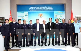 Thủ tướng kiểm tra Hải quan sân bay Tân Sơn Nhất