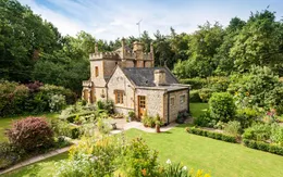 Không gian sống như cổ tích trong tòa lâu đài nhỏ nhất nước Anh
