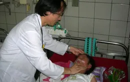 Dấu hiệu đơn giản chứng tỏ trẻ bị viêm màng não ít người biết