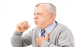 Ho ít, nhẹ cũng có thể là dấu hiệu viêm phổi ở người cao tuổi