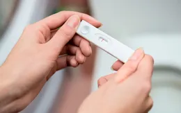 Xuất tinh ngoài âm đạo có thể mang thai?