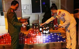 Phát hiện xe chở 360 chai rượu lậu