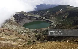 Nhật Bản nâng mức cảnh báo núi lửa