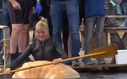 Thú vị giải đua thuyền bí ngô