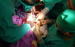 Cận cảnh khối u đe dọa tính mạng bệnh nhân bị ung thư buồng trứng